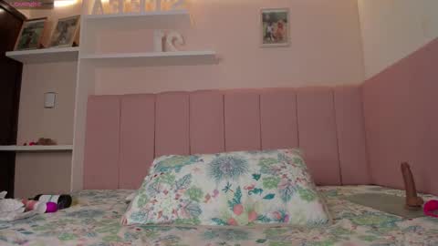 Stefa Gomez  online show from February 5, 2026, 10:42 am