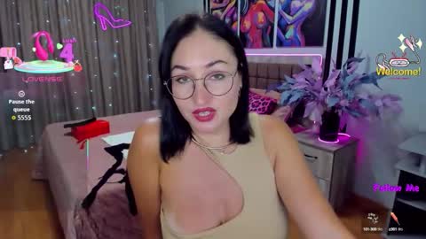 StefanaWinter online show from October 4, 2025, 10:24 am