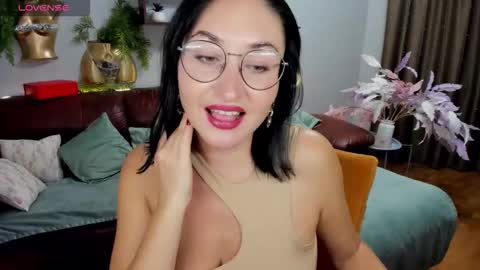StefanaWinter online show from October 14, 2025, 5:30 am