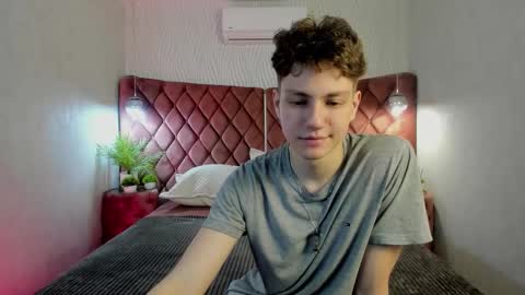 Snapshot of stefanbev chatting on March 4, 2026, 7:53 pm Esrefan online show from March 4, 2026, 7:53 pm