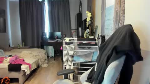 stefany_and_bettany online show from June 24, 2026, 12:26 pm