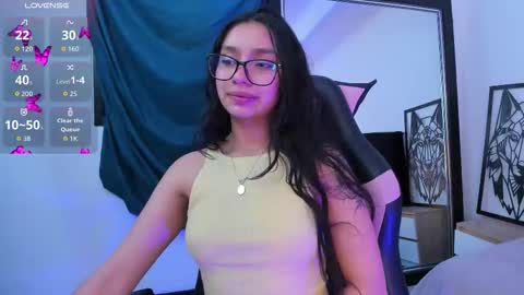 Stefanny lopez online show from November 18, 2025, 11:25 am