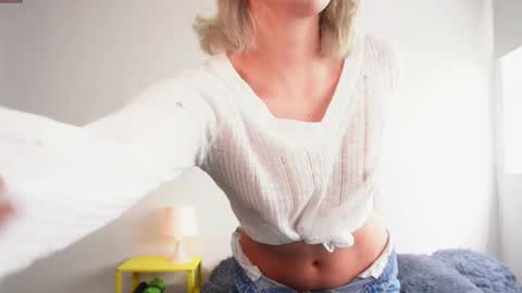 Snapshot of stefigirl chatting on April 10, 2026, 6:01 pm Stef online show from April 10, 2026, 6:01 pm