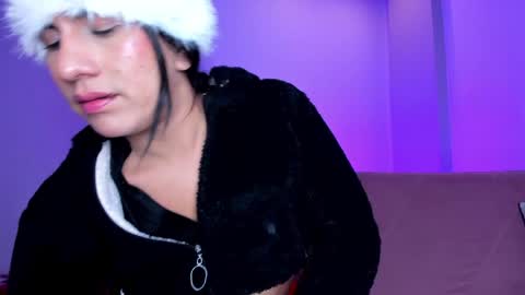 Stefany Bratz online show from April 5, 2026, 3:36 am