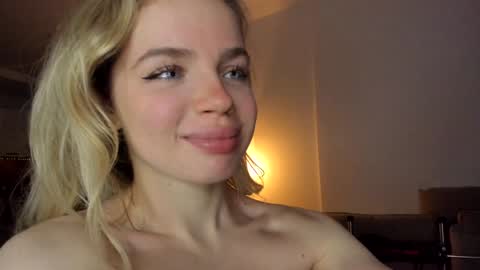 Asella online show from December 19, 2024, 1:07 pm