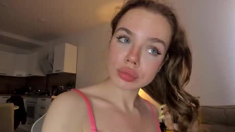 Asella online show from September 17, 2025, 7:32 am