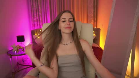 stellahoneywell online show from May 3, 2026, 8:15 pm