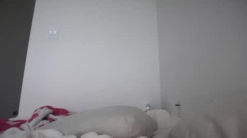 stellapearl online show from October 9, 2025, 9:13 pm