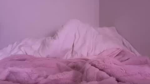 stellapearl online show from October 10, 2025, 7:24 pm