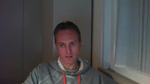 Snapshot of sten015 chatting on January 18, 2025, 6:43 pm sten015 online show from January 18, 2025, 6:43 pm