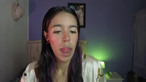 Stephania online show from March 24, 2026, 5:40 pm