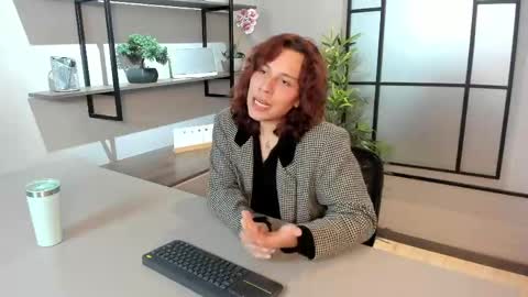 Snapshot of stephanrusso chatting on May 25, 2026, 7:31 pm Stephan online show from May 25, 2026, 7:31 pm