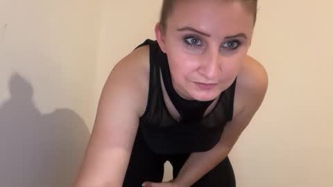 Stephany online show from February 8, 2026, 5:16 pm