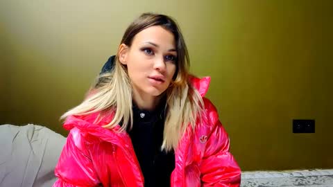 Stephany online show from December 23, 2025, 5:05 am