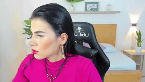 S T E P H A N Y A online show from February 4, 2025, 12:11 pm