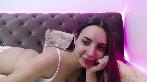 StepMommy19 online show from January 25, 2025, 10:18 pm