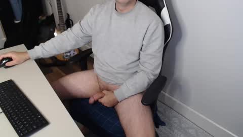 steve_oo8 online show from November 3, 2025, 12:17 pm