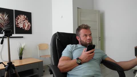 Snapshot of stewart_benzo chatting on March 9, 2026, 12:53 pm Stewart Barnz online show from March 9, 2026, 12:53 pm