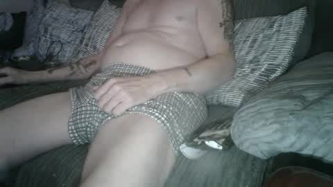 Snapshot of stewulf chatting on March 31, 2026, 10:43 pm stewulf online show from March 31, 2026, 10:43 pm