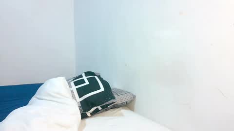 sthefany2512 online show from April 2, 2026, 1:03 am