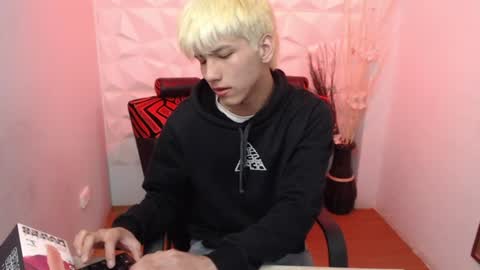 Snapshot of stich_23 chatting on June 25, 2026, 6:29 am Stich online show from June 25, 2026, 6:29 am