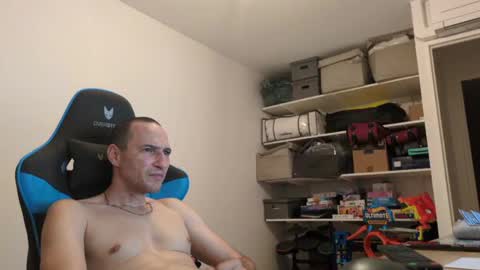 stickolive1 online show from June 17, 2026, 9:16 pm