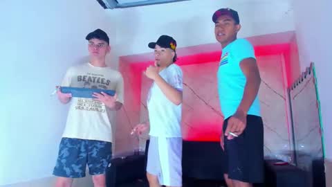 friends online show from November 17, 2025, 4:51 am