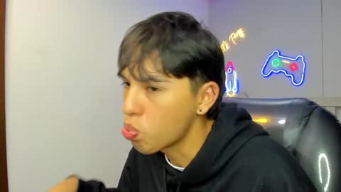 Snapshot of stiwentwink chatting on October 27, 2025, 2:32 pm Stiwen online show from October 27, 2025, 2:32 pm