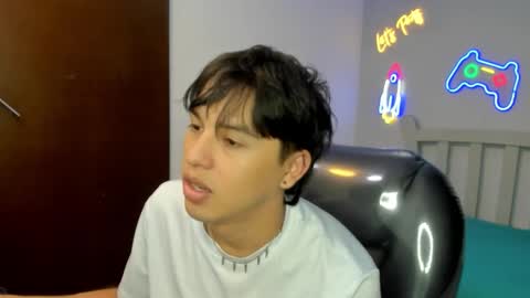 Snapshot of stiwentwink chatting on November 4, 2025, 12:37 pm Stiwen online show from November 4, 2025, 12:37 pm