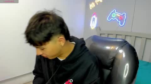 Snapshot of stiwentwink chatting on November 7, 2025, 1:55 pm Stiwen online show from November 7, 2025, 1:55 pm