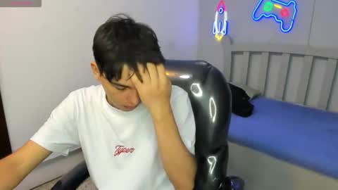 Snapshot of stiwentwink chatting on November 18, 2025, 4:55 pm Stiwen online show from November 18, 2025, 4:55 pm