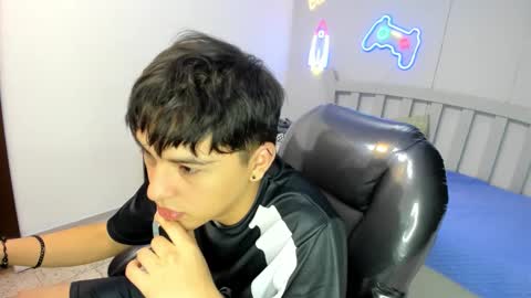 Snapshot of stiwentwink chatting on November 21, 2025, 4:16 pm Stiwen online show from November 21, 2025, 4:16 pm