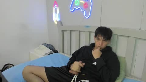 Snapshot of stiwentwink chatting on December 15, 2025, 1:32 am Stiwen online show from December 15, 2025, 1:32 am