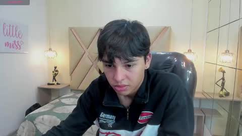 Snapshot of stiwentwink chatting on December 16, 2025, 7:41 pm Stiwen online show from December 16, 2025, 7:41 pm