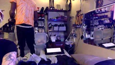 stl_puhcz_glob3r online show from December 4, 2025, 5:17 am