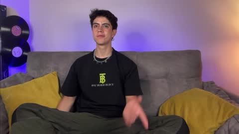 Stolas online show from March 4, 2026, 1:33 am