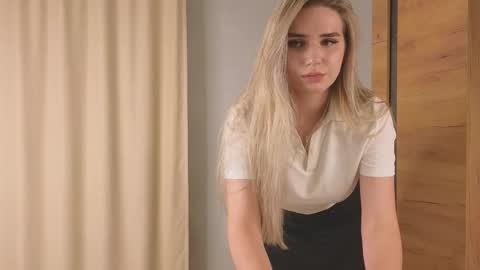 Luna online show from November 16, 2025, 3:39 pm