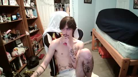 str8whiteboy21 online show from February 13, 2025, 6:27 pm