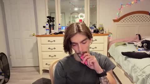 str8whiteboy21 online show from November 26, 2025, 6:36 am