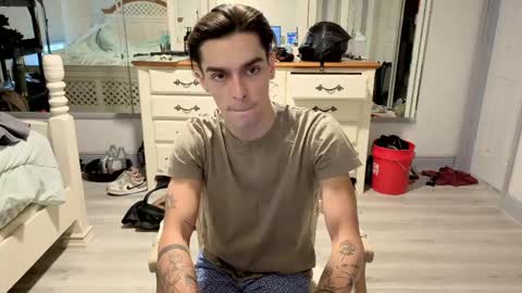 str8whiteboy21 online show from May 15, 2026, 2:57 pm