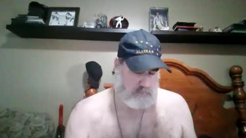 Snapshot of straightbear4you chatting on April 20, 2026, 12:13 am Straightbear4you online show from April 20, 2026, 12:13 am