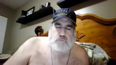 Snapshot of straightbear4you chatting on May 6, 2026, 3:13 am Straightbear4you online show from May 6, 2026, 3:13 am