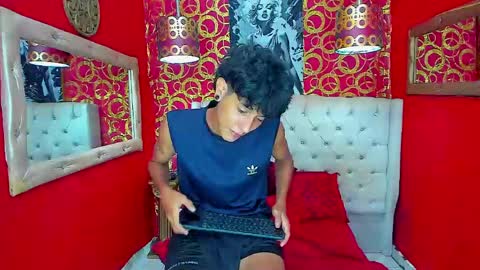 straightyounpein online show from April 19, 2026, 4:23 am