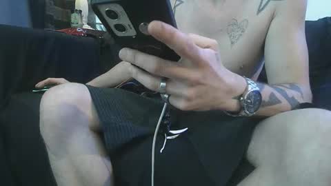 straitpipermann22 online show from October 28, 2025, 9:28 pm