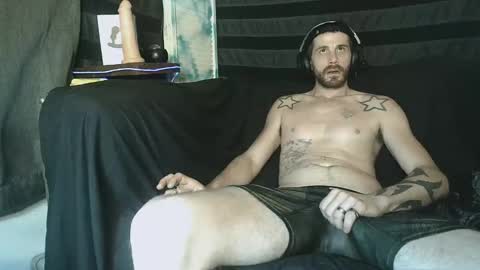 straitpipermann22 online show from November 12, 2025, 3:45 pm