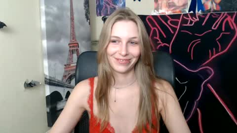 Snapshot of stranger_giirl chatting on June 18, 2026, 12:09 pm Amalia online show from June 18, 2026, 12:09 pm