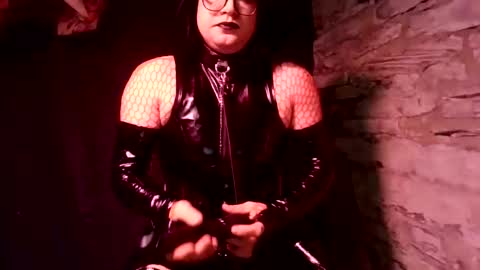 Mistress kinki online show from April 26, 2026, 7:17 am