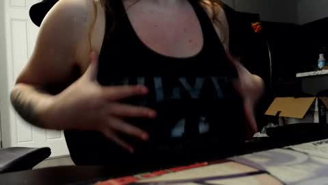 strawbabi online show from October 26, 2025, 3:34 am