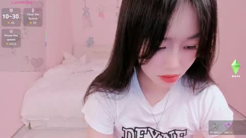 strawberry_loveee online show from September 27, 2025, 9:25 am