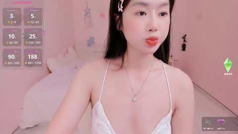 strawberry_loveee online show from September 29, 2025, 3:39 pm